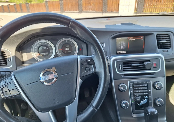 Volvo V60 cena 31500 przebieg: 207700, rok produkcji 2011 z Supraśl małe 172